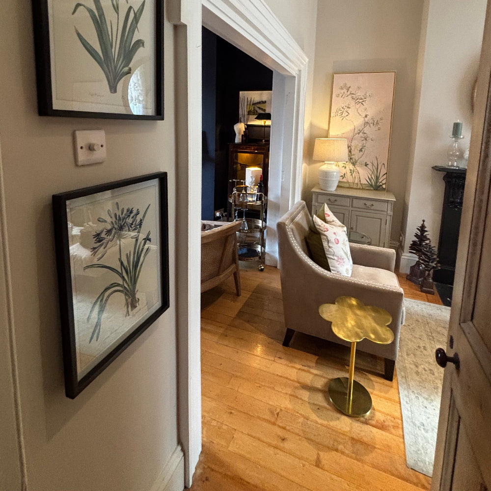 
            
                Load image into Gallery viewer, Gold Clover Leaf Side Table
            
        