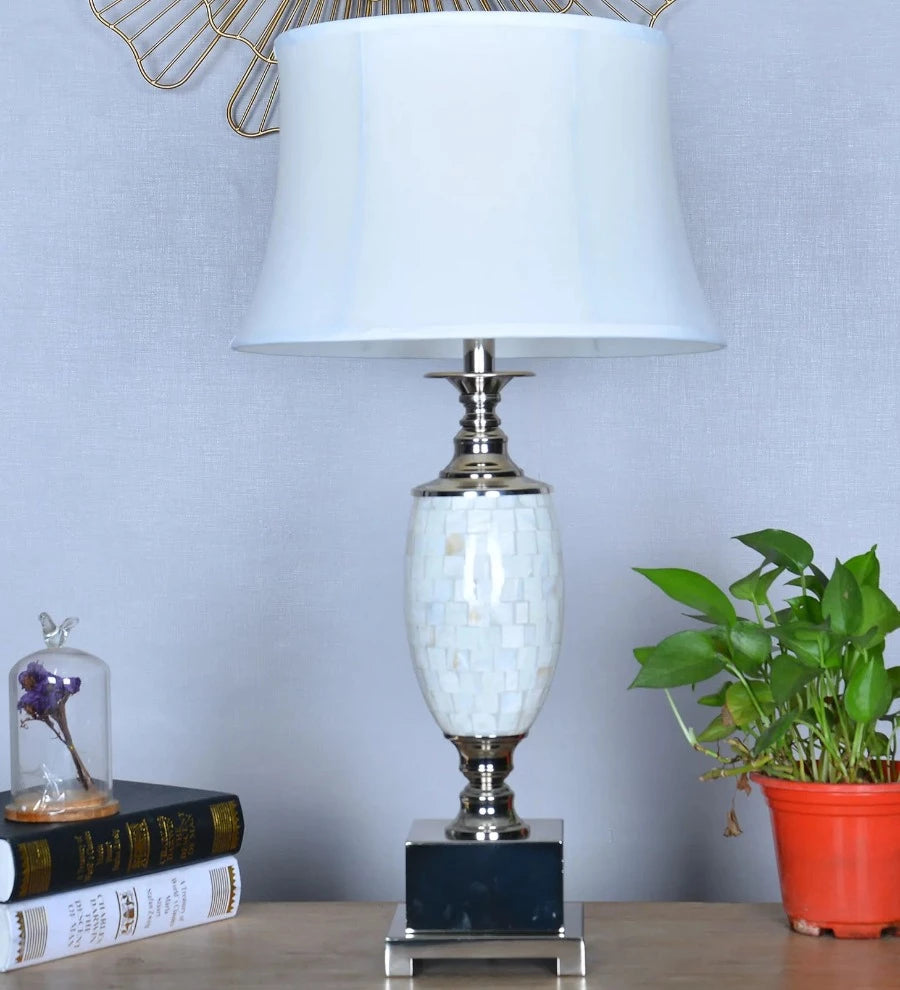 
            
                Load image into Gallery viewer, Pearl Table Lamp
            
        