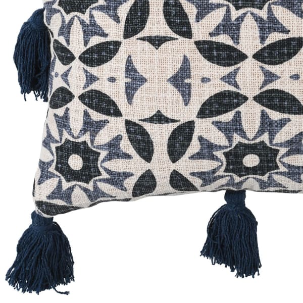 
            
                Load image into Gallery viewer, Blue Medallion Cushion Cover with Tassels
            
        