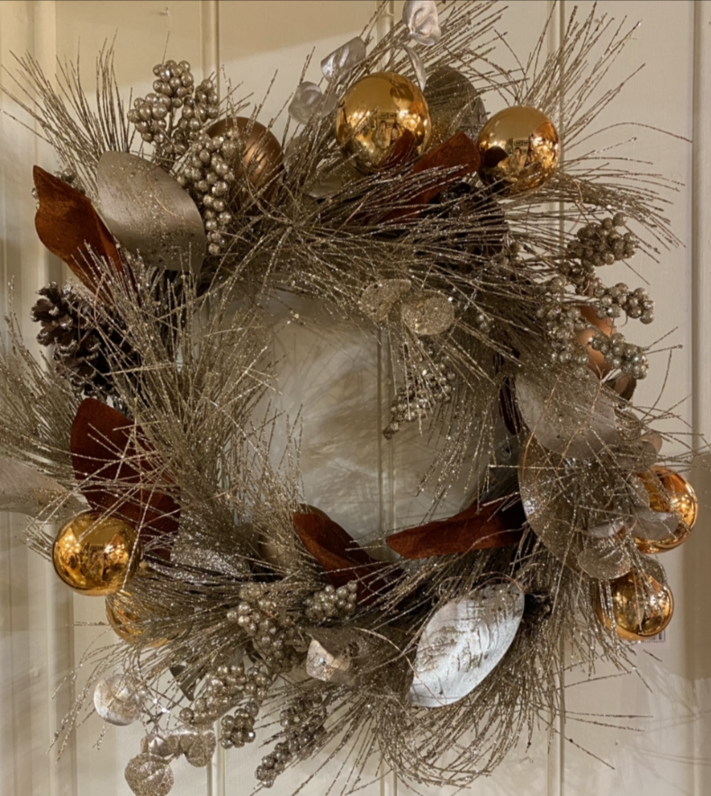 
            
                Load image into Gallery viewer, 60cm LED Christmas Gold &amp;amp; Champagne Wreath
            
        