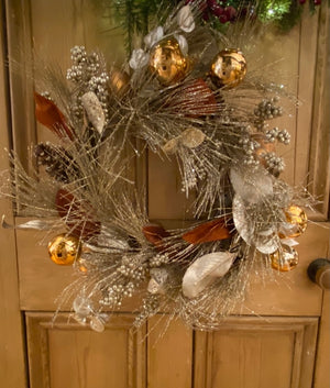 
            
                Load image into Gallery viewer, 60cm LED Christmas Gold &amp;amp; Champagne Wreath
            
        